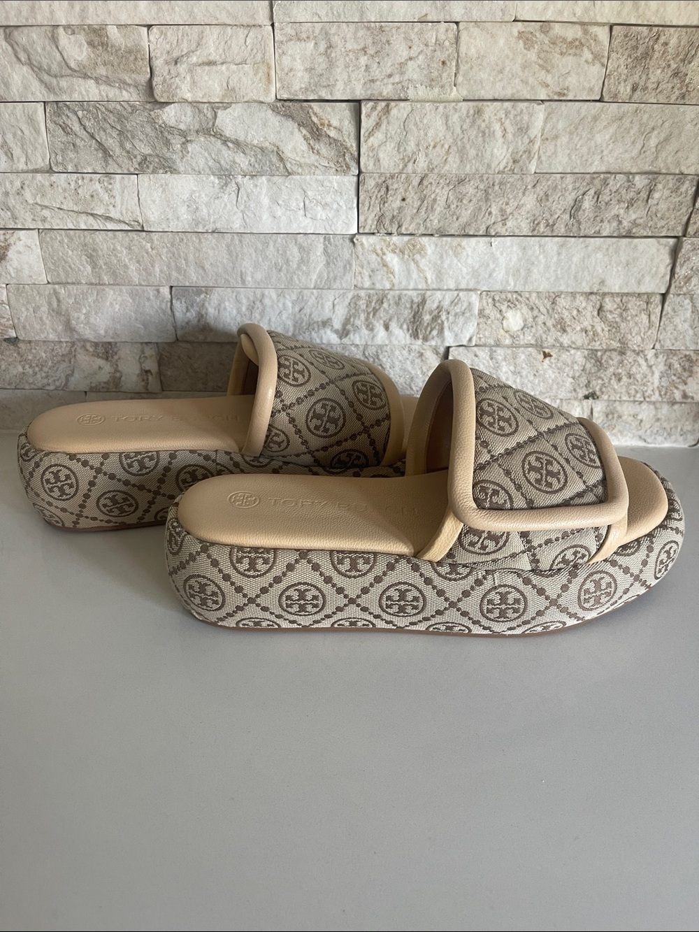 NIB $328 Tory Burch T-Monogram Bubble Slide in Hazel Jacquard Size 9 - Picture 10 of 16